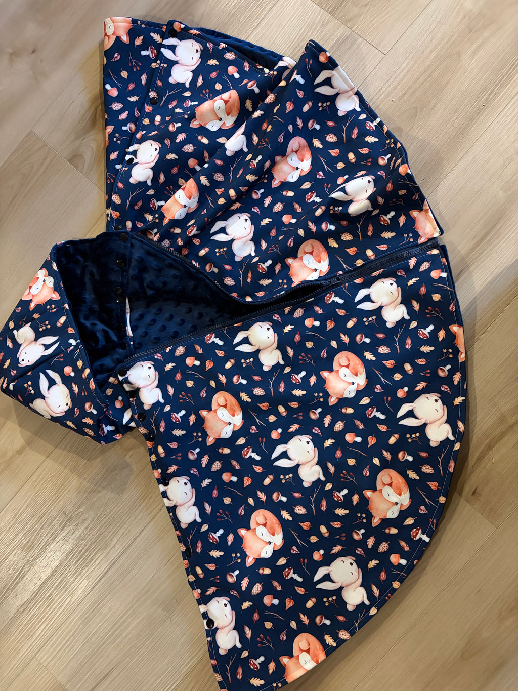 Poncho d’hiver capuchon fixe