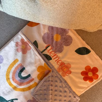 Rainbow floral blanket embroidered with the name Clémence