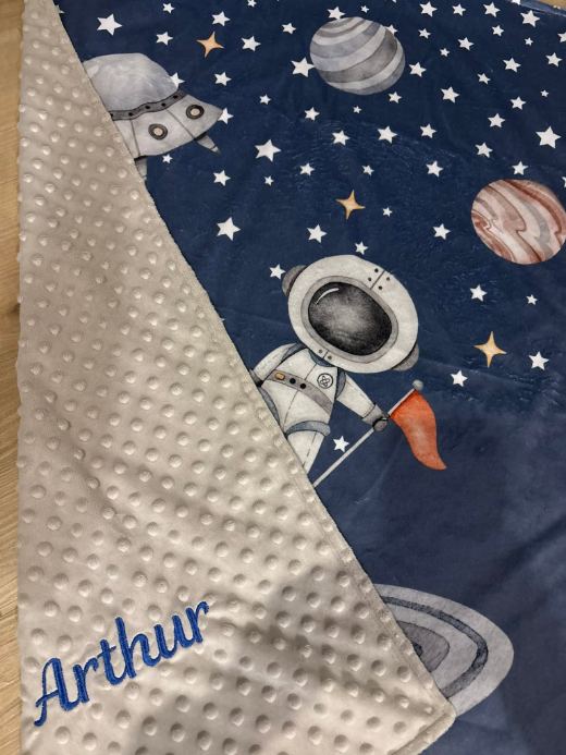 Astronaut blanket embroidered with the name Arthur