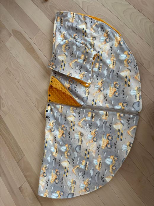 Poncho with removable hood